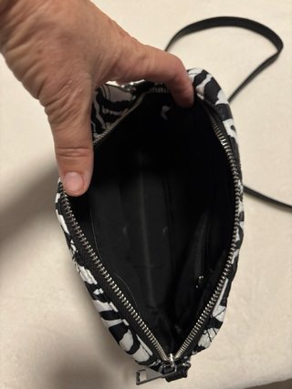 Bolso pequeño estampado cebra con logo B