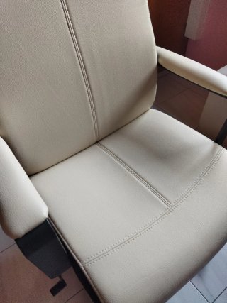 Silla de oficina nueva beige