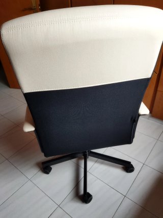 Silla de oficina nueva beige