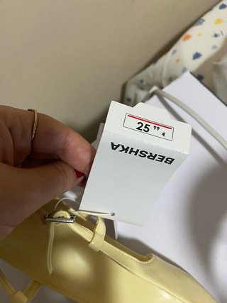 Zapatos Bershka tacón bajo amarillos
