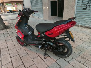 Peugeot Speedfight 2 Scooter Roja y Negra