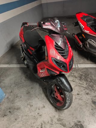 Peugeot Speedfight 2 Scooter Roja y Negra