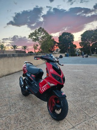 Peugeot Speedfight 2 Scooter Roja y Negra