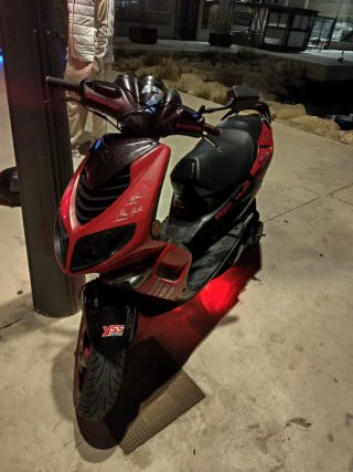Peugeot Speedfight 2 Scooter Roja y Negra