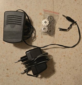 Mini Máquina de Coser Blanca