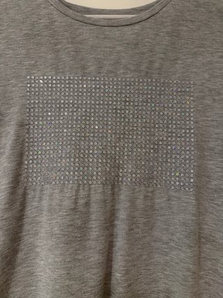 Camiseta gris lentejuelas manga corta