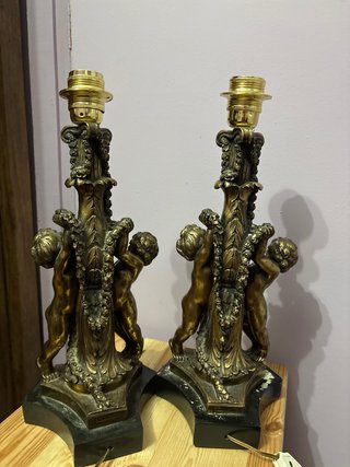 Lámparas de mesa querubines dorados del año 1