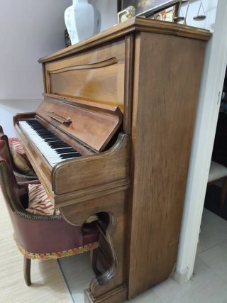 Piano vertical madera
