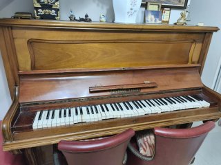 Piano vertical madera