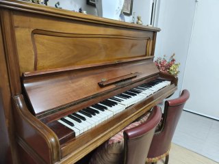 Piano vertical madera