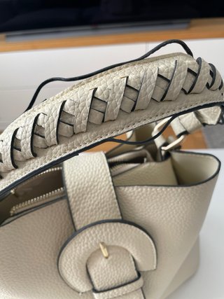 Bolso blanco vintage con asa trenzada