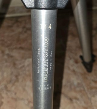 Lote Trípodes Manfrotto 144, 420 y Minolta MX700