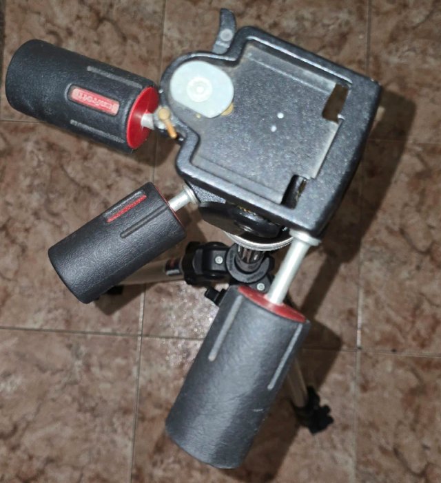 Set di treppiedi Manfrotto 144, 420 e Minolta MX700
