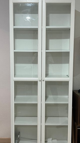 Mueble Blanco con Puertas de Cristal