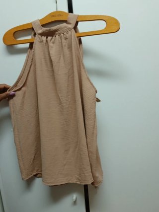 Top beige escote halter talla L