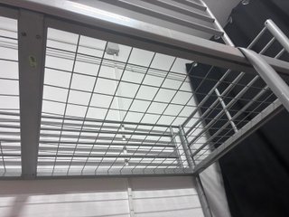 Litera metálica en muy buen estado