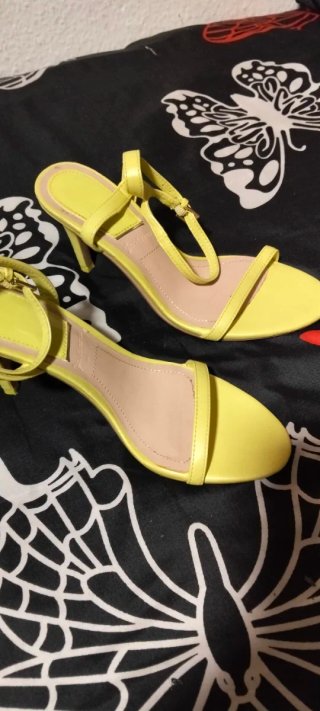 Sandalias de vestir amarillas verano