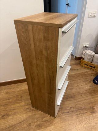 Mueble cajonera blanco y madera