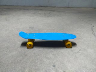 Monopatín azul para niños