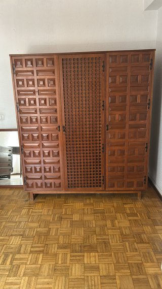 Armario antiguo de madera