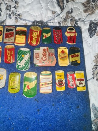 25 spille con design di lattine di Coca-Cola e birra