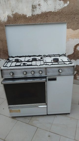 Forno da cucina bianco a 4 fuochi
