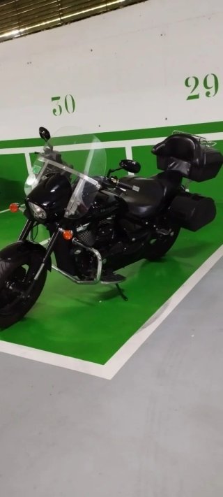 Suzuki Intruder M 800 Negra
