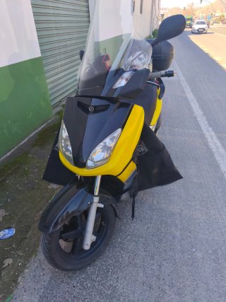 Maleta, Manta y Paravientos Tucano Yamaha XMAX