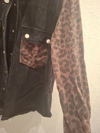 Chaqueta vaquera combinada leopardo