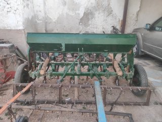 Sembradora 13 chorros con rastro Ruedas perfetas