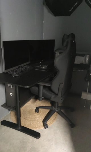 Mesa esquinera Ikea Bekant Negra