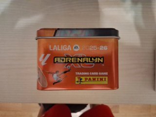 Box serie oro Adrenalyn XL 2026 con 325 cards