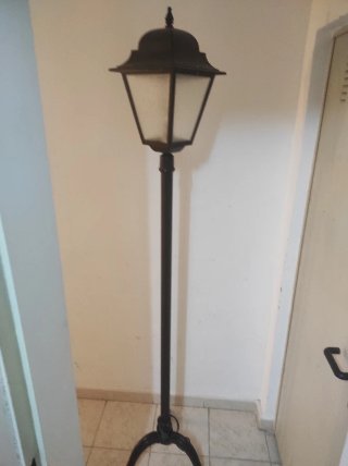 Farola de pie para terraza o jardín