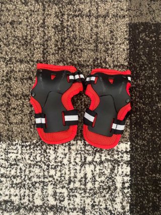 Pack Protección Ferrari Rodilleras y Coderas