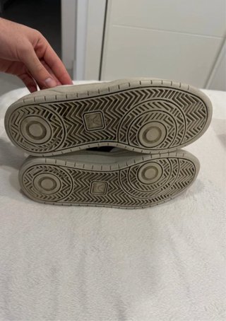 Zapatillas Veja blancas y rojas