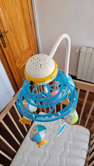 Móvil musical para cuna de bebé
