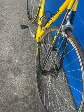 Bicicleta de carretera MENDIZ amarilla