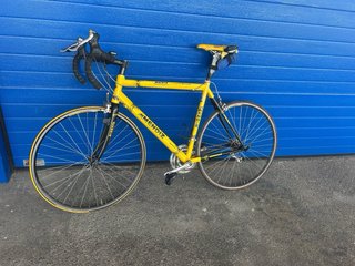Bicicleta de carretera MENDIZ amarilla