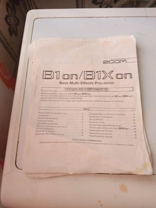 Zoom B1X on Pedalera Multiefectos Bajo