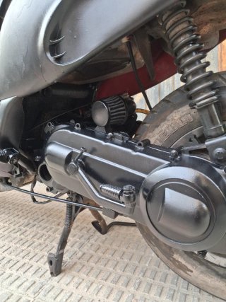 Piaggio Typhoon Scooter Negra y Amarilla