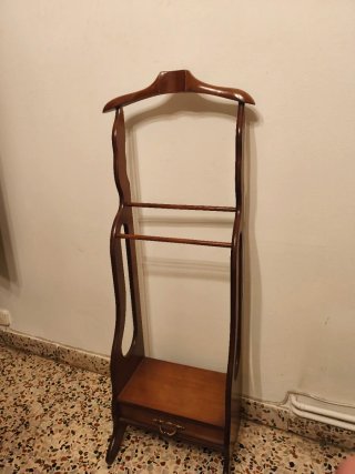 Zapatero colgador de madera antiguo