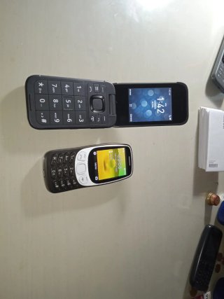 Lote 2 Nokias (Gris y Amarillo)