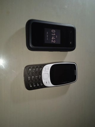 Lote 2 Nokias (Gris y Amarillo)