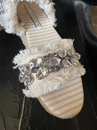 Sandalias Zara Beige y Plata con Pedrería