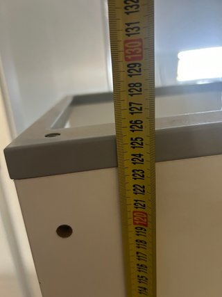 Estantería metálica y madera