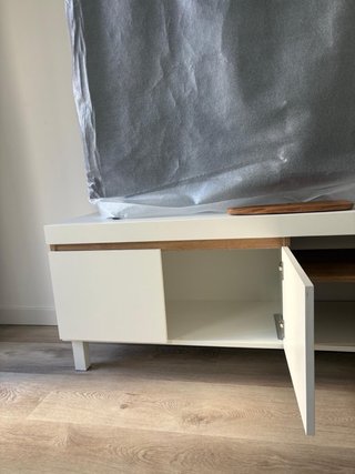 Mueble TV blanco y madera