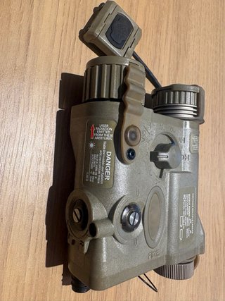 SomoGear PEQ-16B IR Láser/Linterna