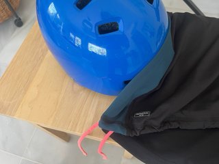 Pack Deporte Casco Azul y Ropa Deportiva