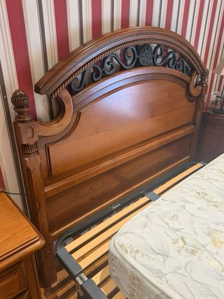 Juego dormitorio: Cabecero, mesillas y comoda