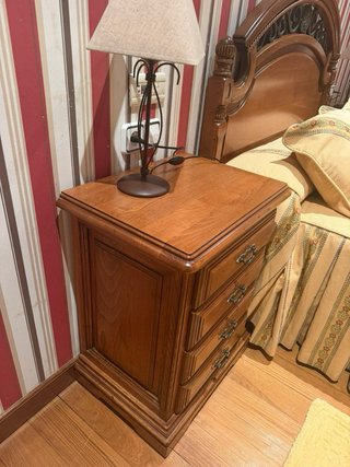 Juego dormitorio: Cabecero, mesillas y comoda